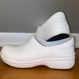 Crocs Women's Neria Pro II Work Shoes White
Size 8